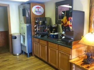 Super 8 By Wyndham Hole