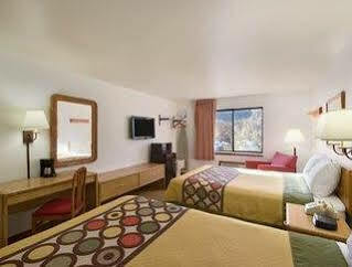 Motel Super 8 By Wyndham Hole